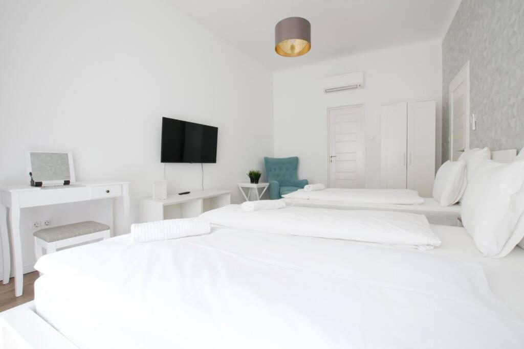 Premium Apartment By Hi5-Vaci Str. 3 Bedroom Budapest Ngoại thất bức ảnh